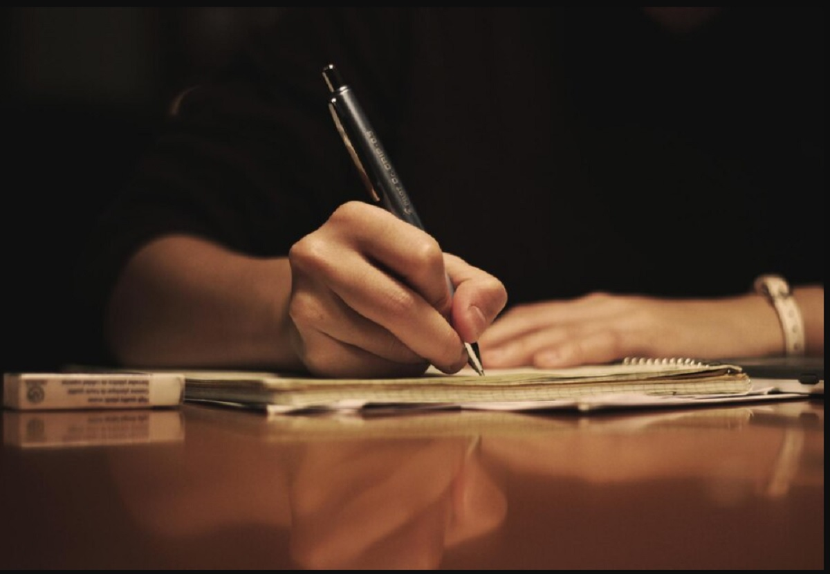 Graphic illustrating Steve Eggleston’s range of ghostwriting work.